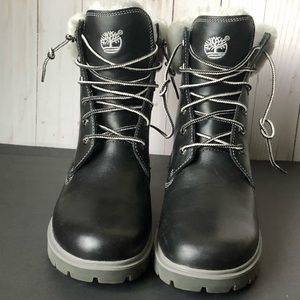 Women’s All Black Timberlands With White Fur Trim